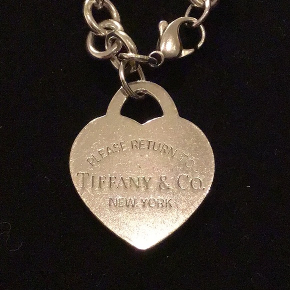 Tiffany &Co XLARGE HEART Bracelet - Picture 3 of 7